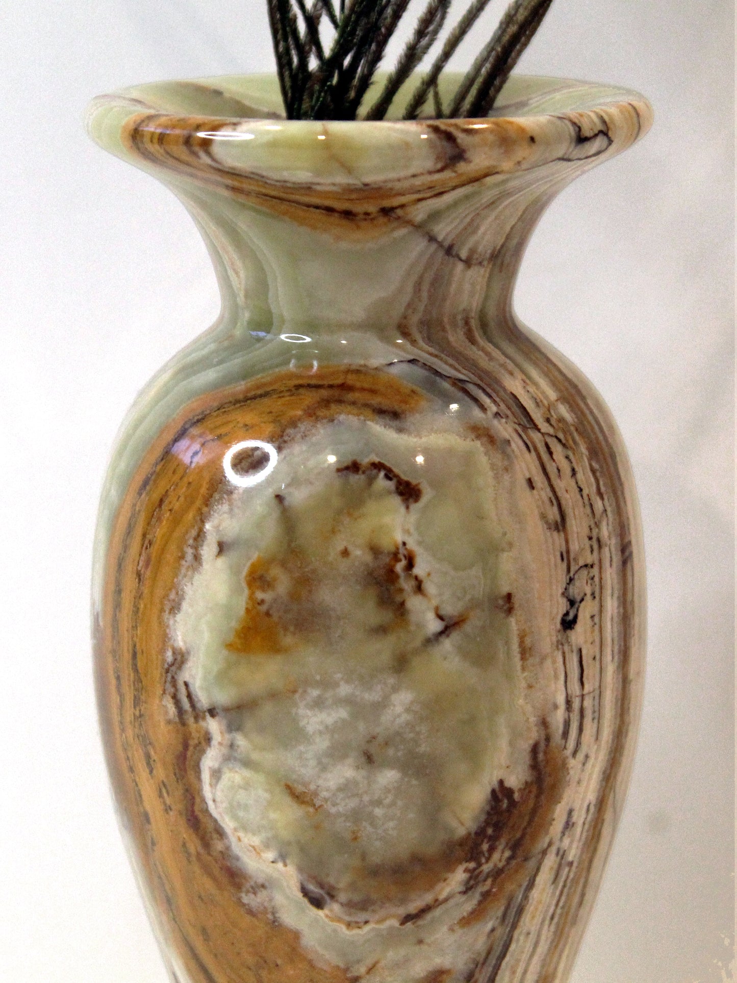 Novelty | Hand-Made Onyx Vase with Peacock Feather